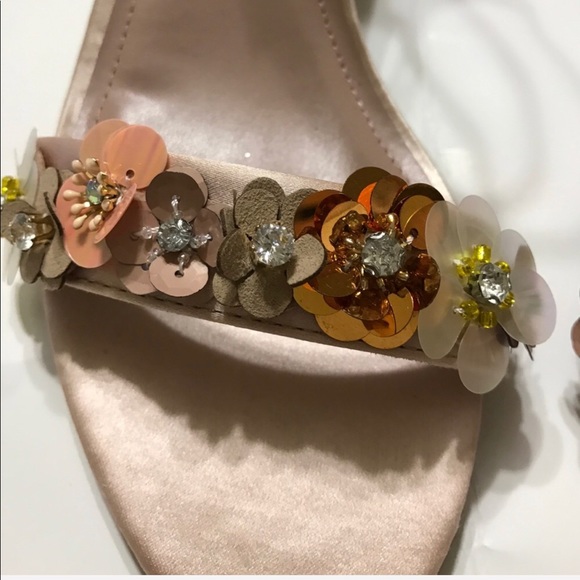 🎈SALE 1 LEFT Rose Gold Floral Block Heels - Picture 3 of 7